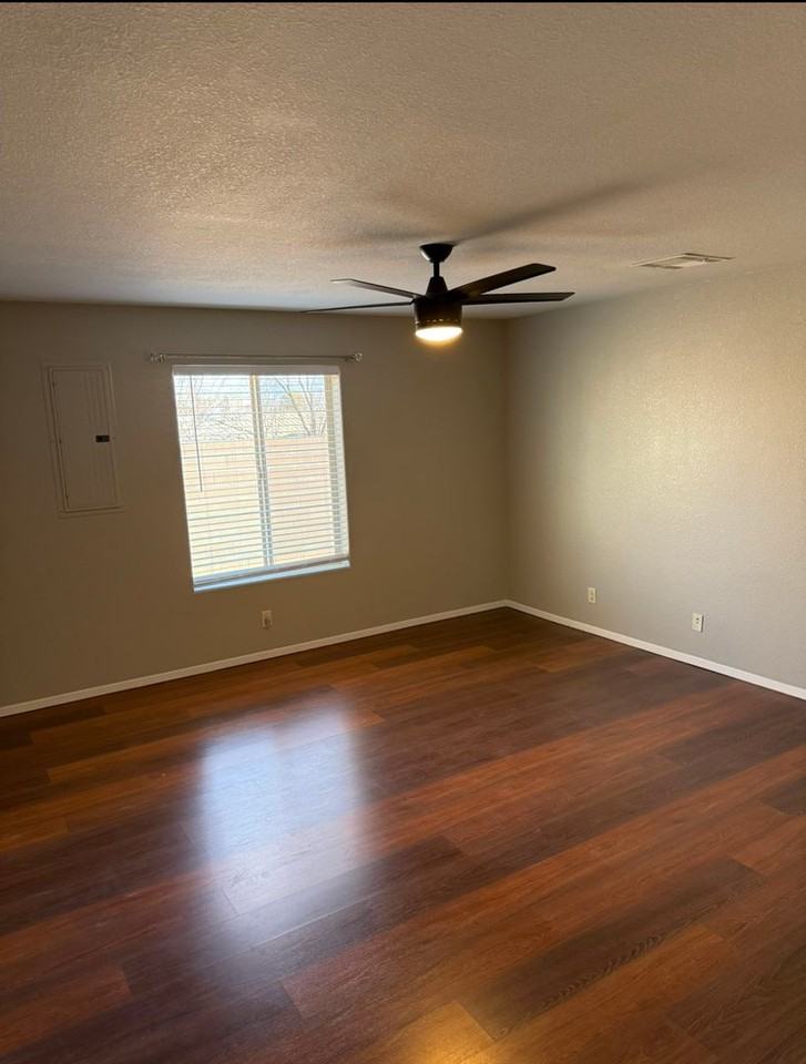 512 Los Pinos Circle - Photo 3 of 7