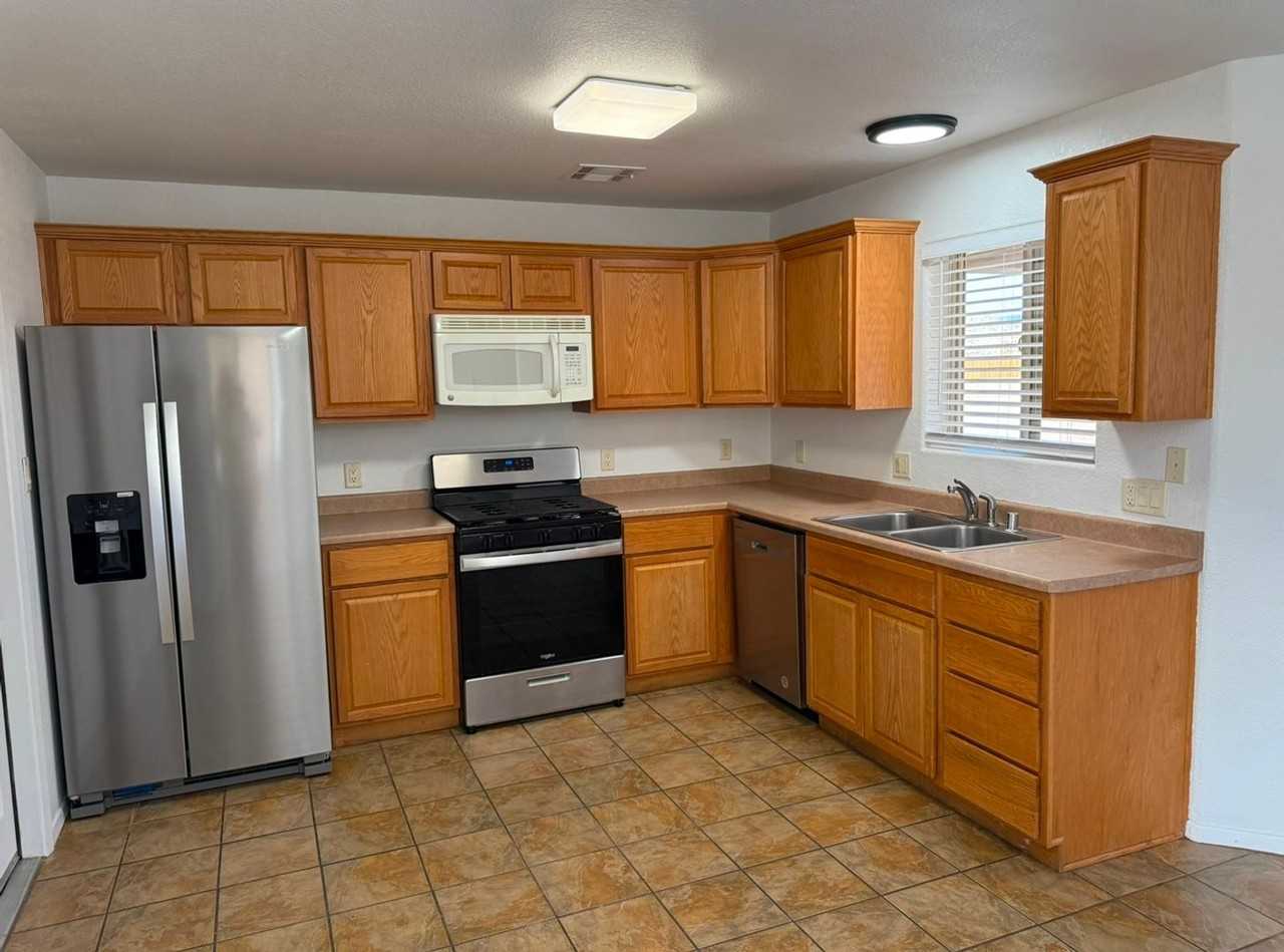 512 Los Pinos - Photo 7 of 7
