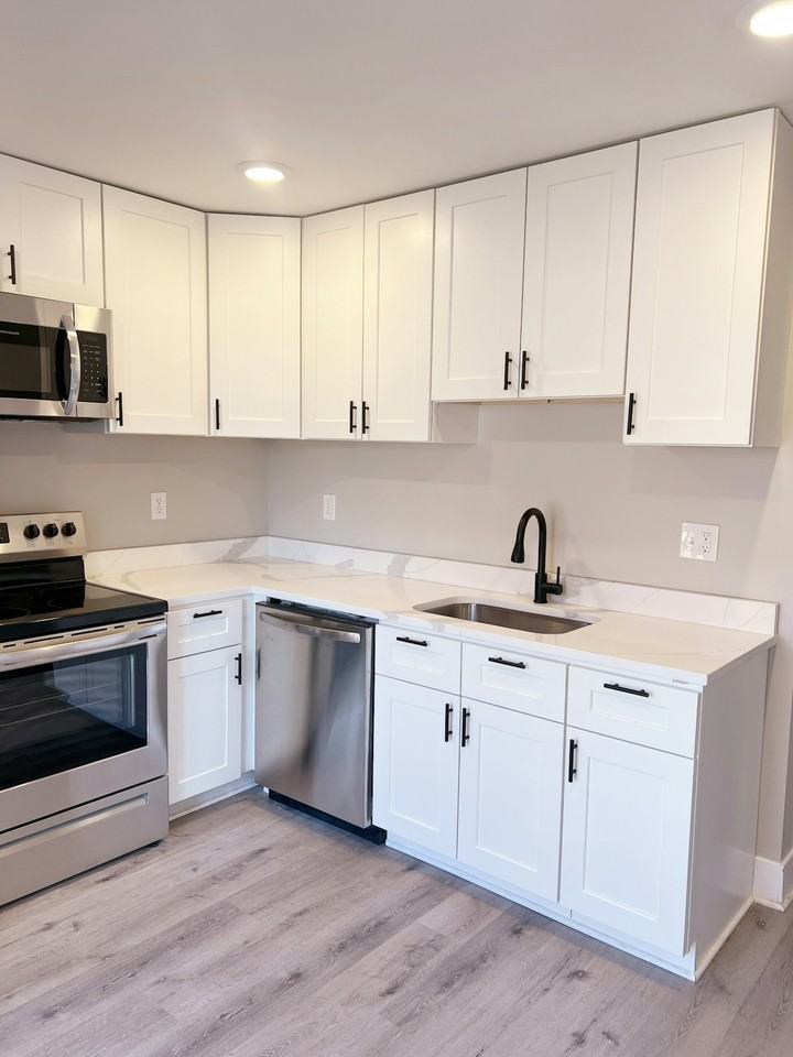 1011 N Mount St - Photo 2 of 21