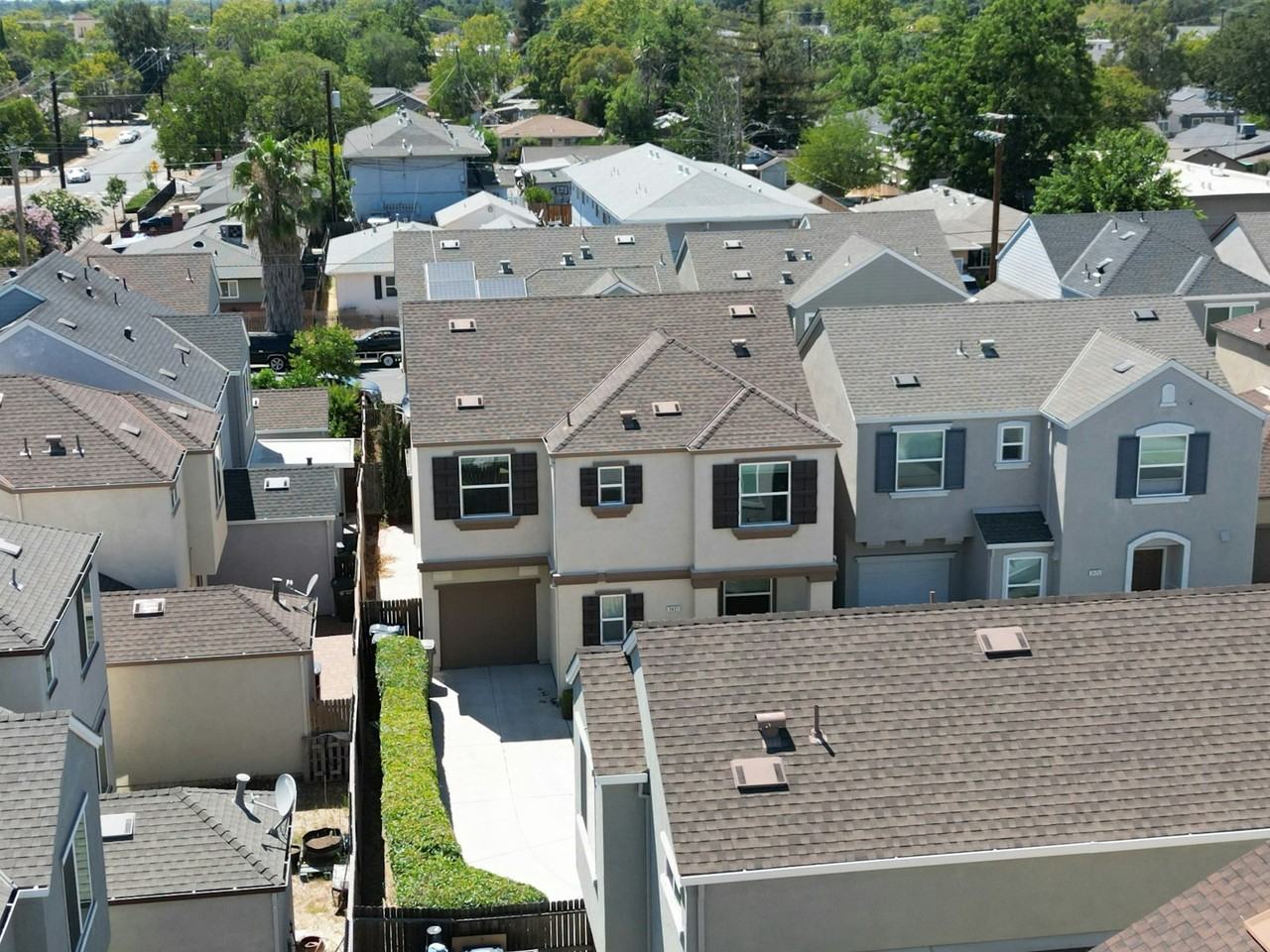 2421 Ben Ali Street - Photo 4 of 17