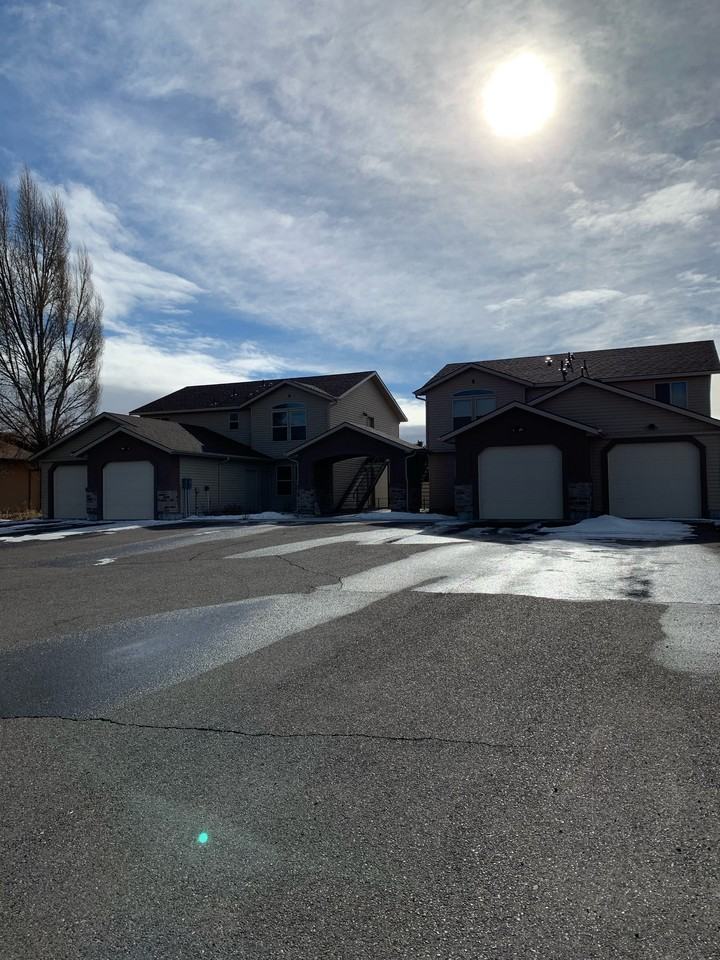 255 Country Club Pkwy #1 - Photo 2 of 16