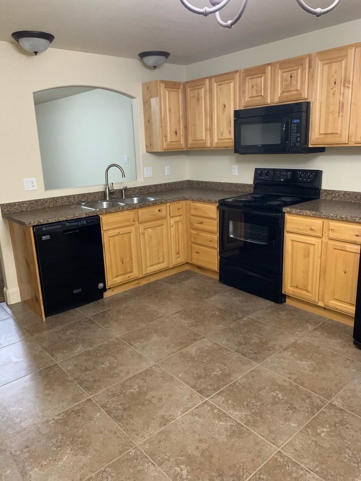 255 Country Club Pkwy #1 - Photo 3 of 16