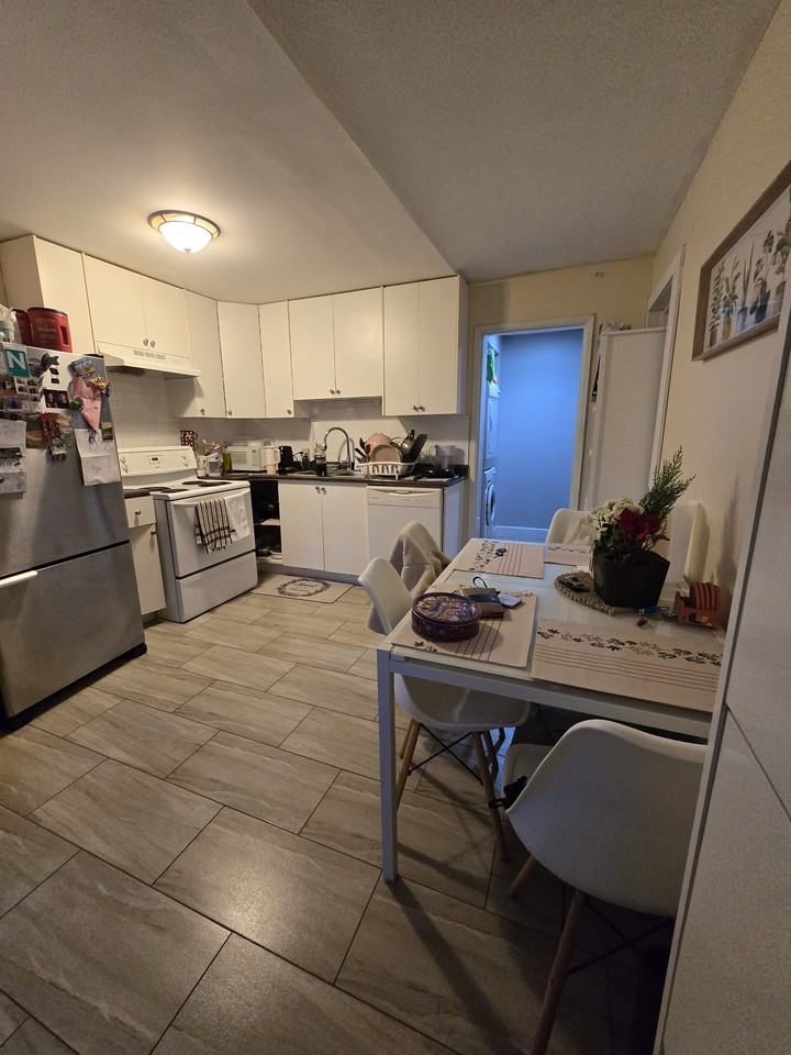 6900 Hycrest Drive - Photo 3 of 8