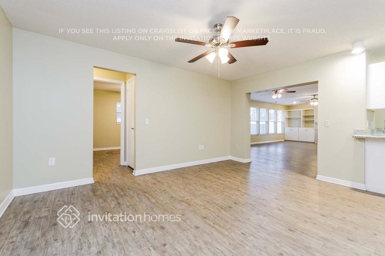 8536 Banyan Blvd - Photo 3 of 16