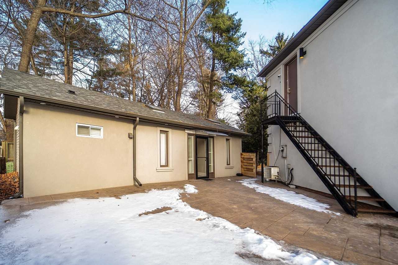 1525 Mississauga Rd - Photo 2 of 16