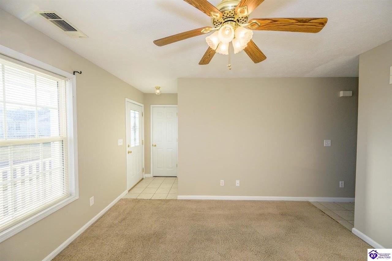 66 Marilyn Monroe Ct - Photo 3 of 18