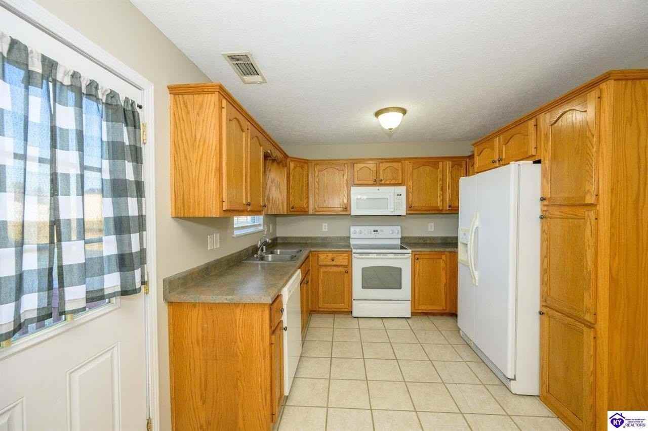 66 Marilyn Monroe Ct - Photo 7 of 18