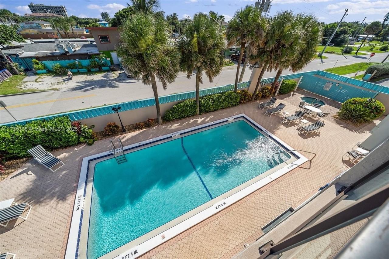 355 S Ocean Dr #401 - Photo 4 of 35