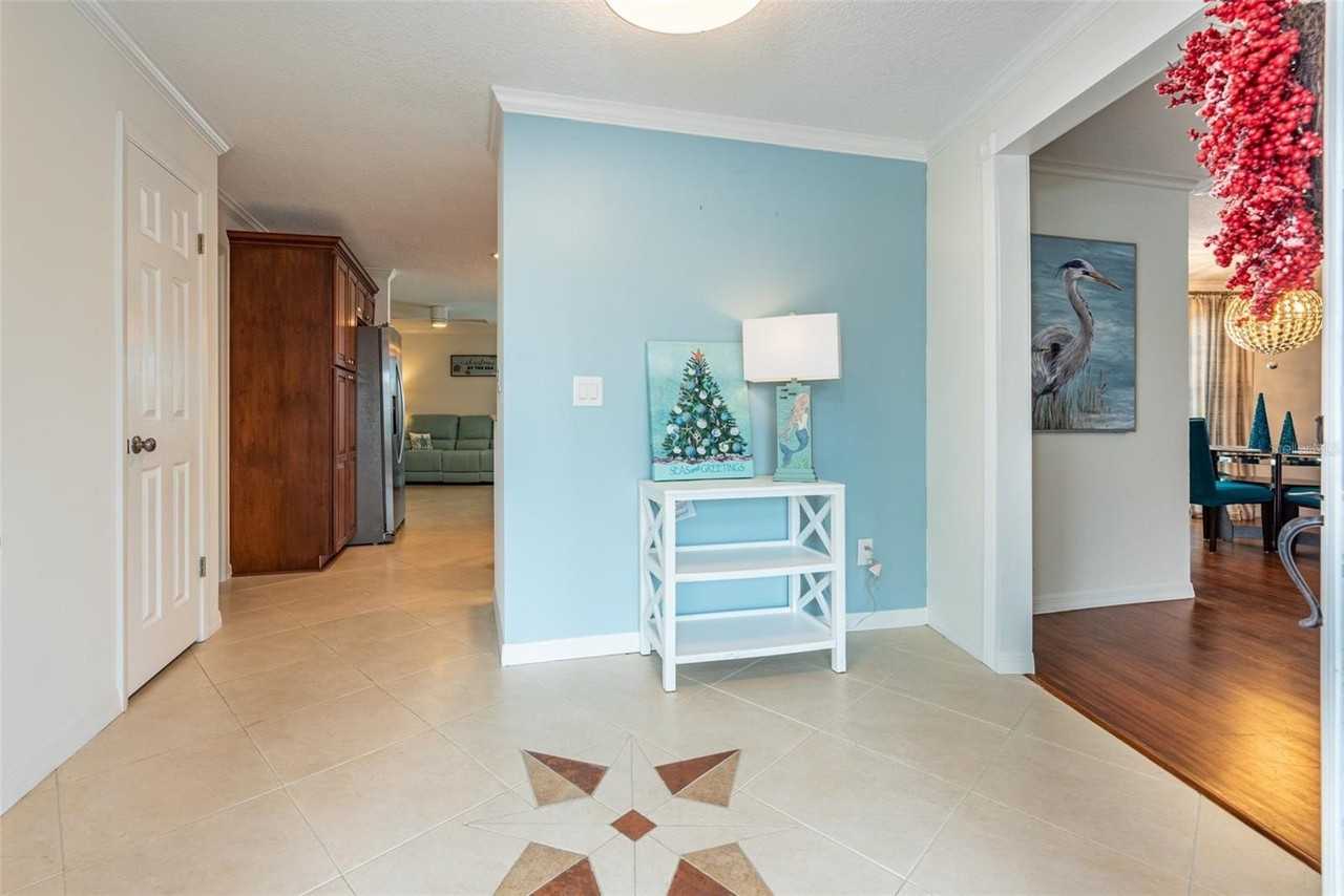 910 Chipaway Drive - Photo 2 of 39