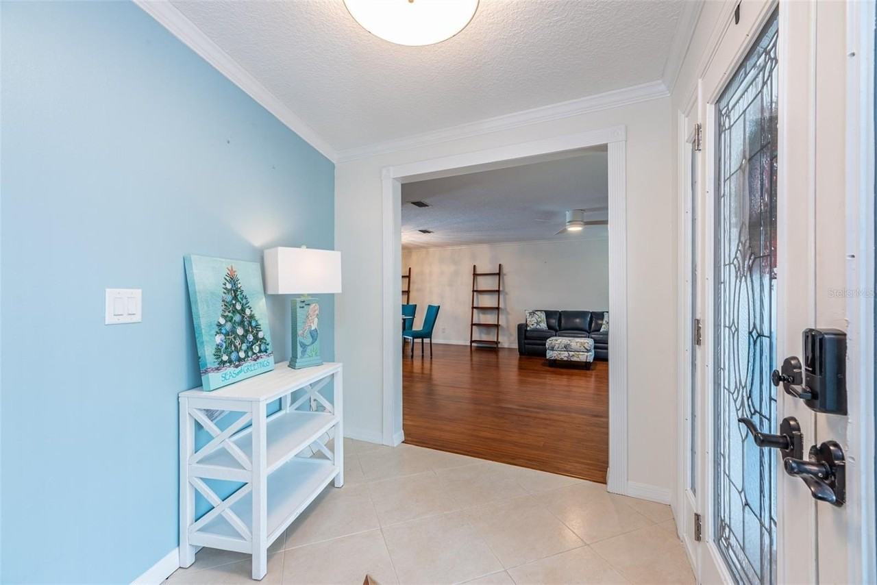 910 Chipaway Drive - Photo 3 of 39