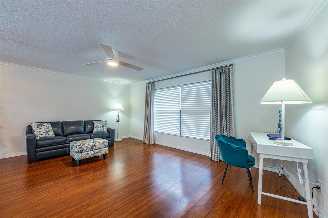 910 Chipaway Drive - Photo 4 of 39