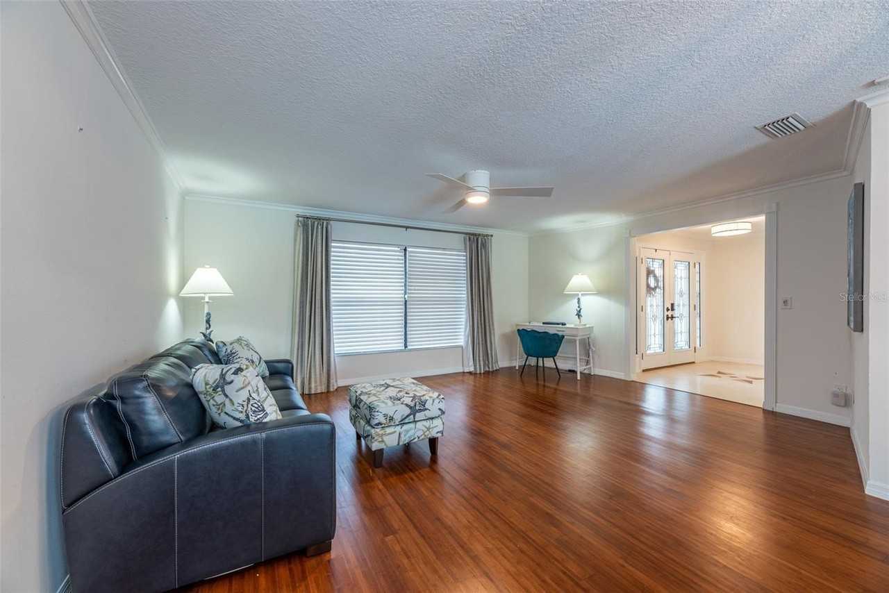 910 Chipaway Drive - Photo 5 of 39