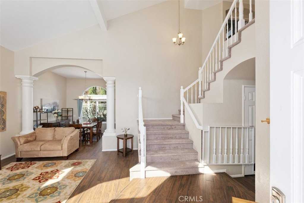 20891 Porter Ranch Road - Photo 4 of 40