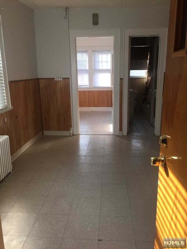 327 7th St - Photo 2 of 5