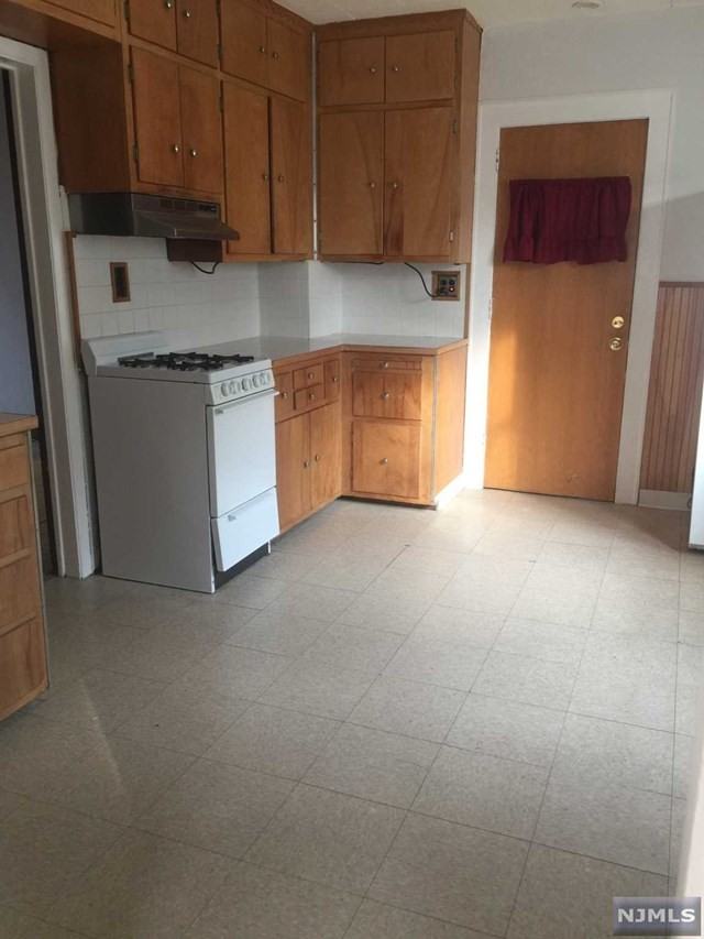 327 7th St - Photo 3 of 5