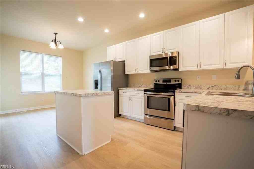 637 16th St - Photo 3 of 44