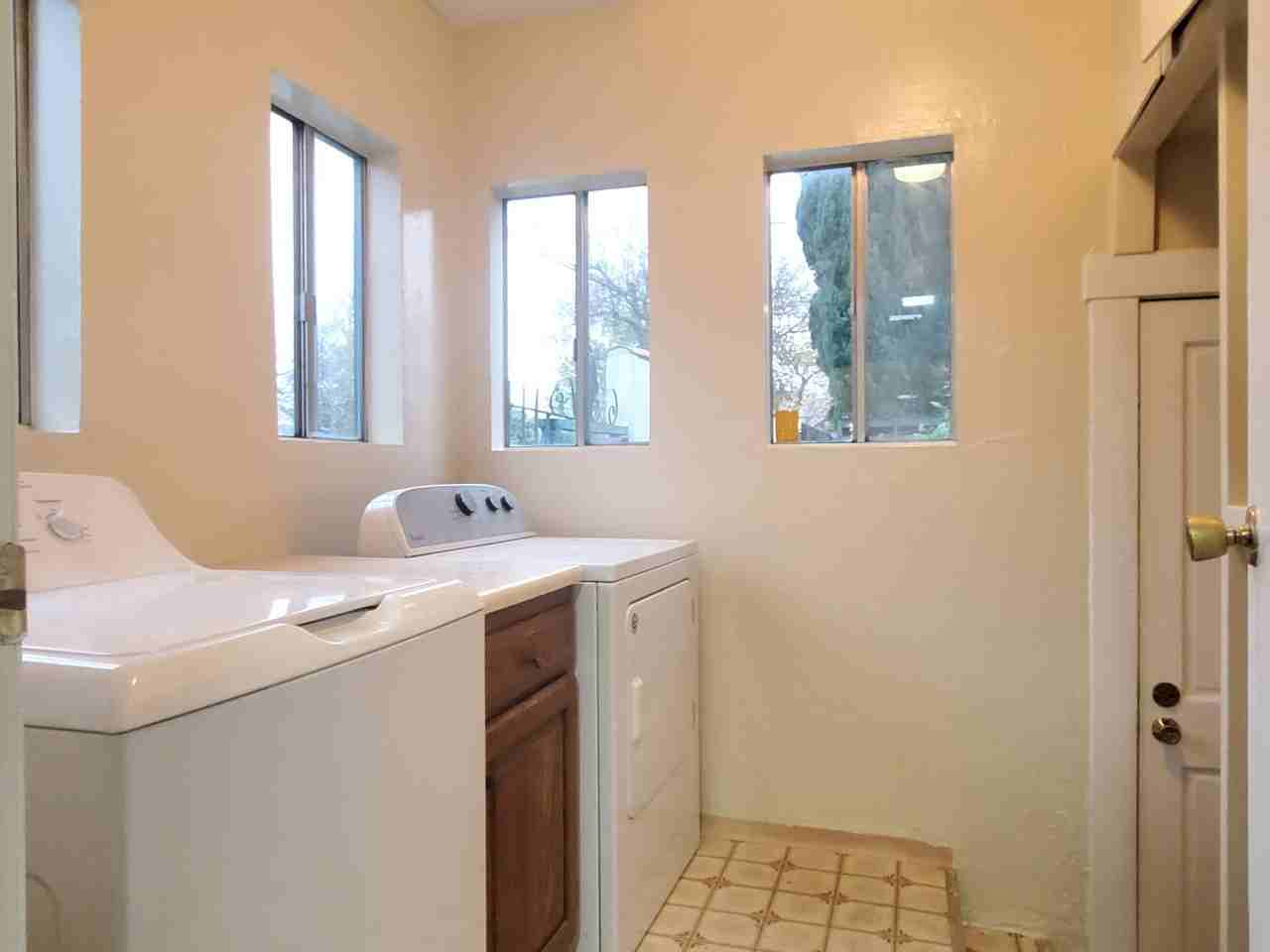 1408 Hanchett Ave - Photo 3 of 13