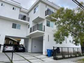 341 N Kenmore Ave - Photo 1 of 1