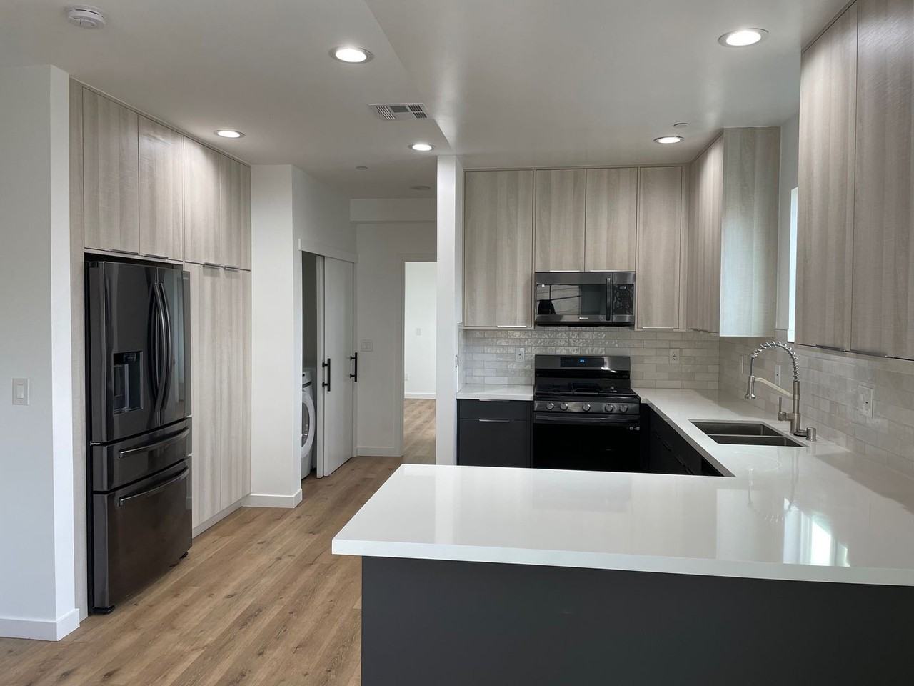 341 North Kenmore Avenue - Photo 2 of 27