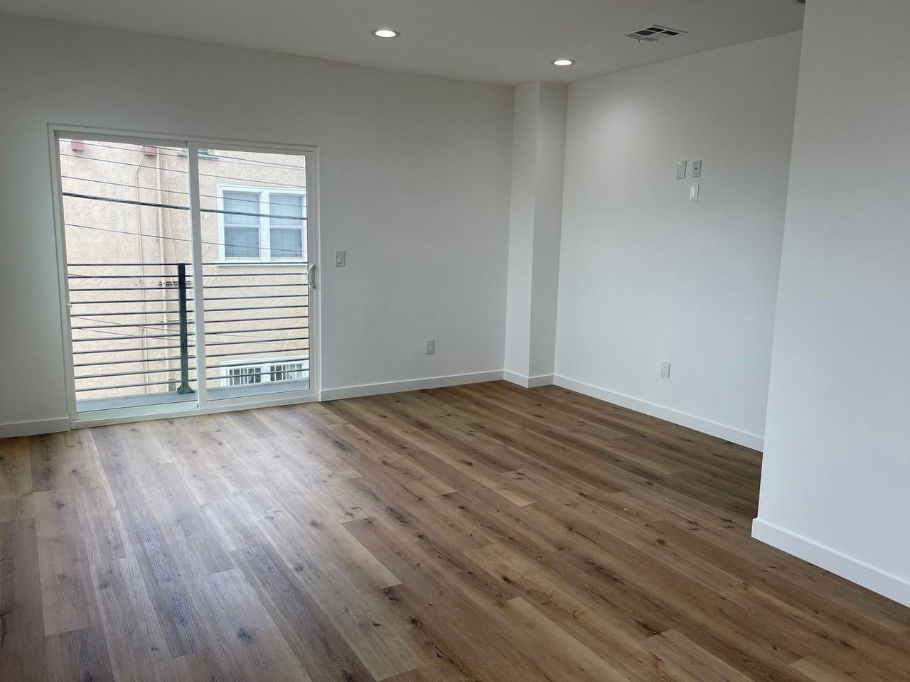 341 North Kenmore Avenue - Photo 6 of 27