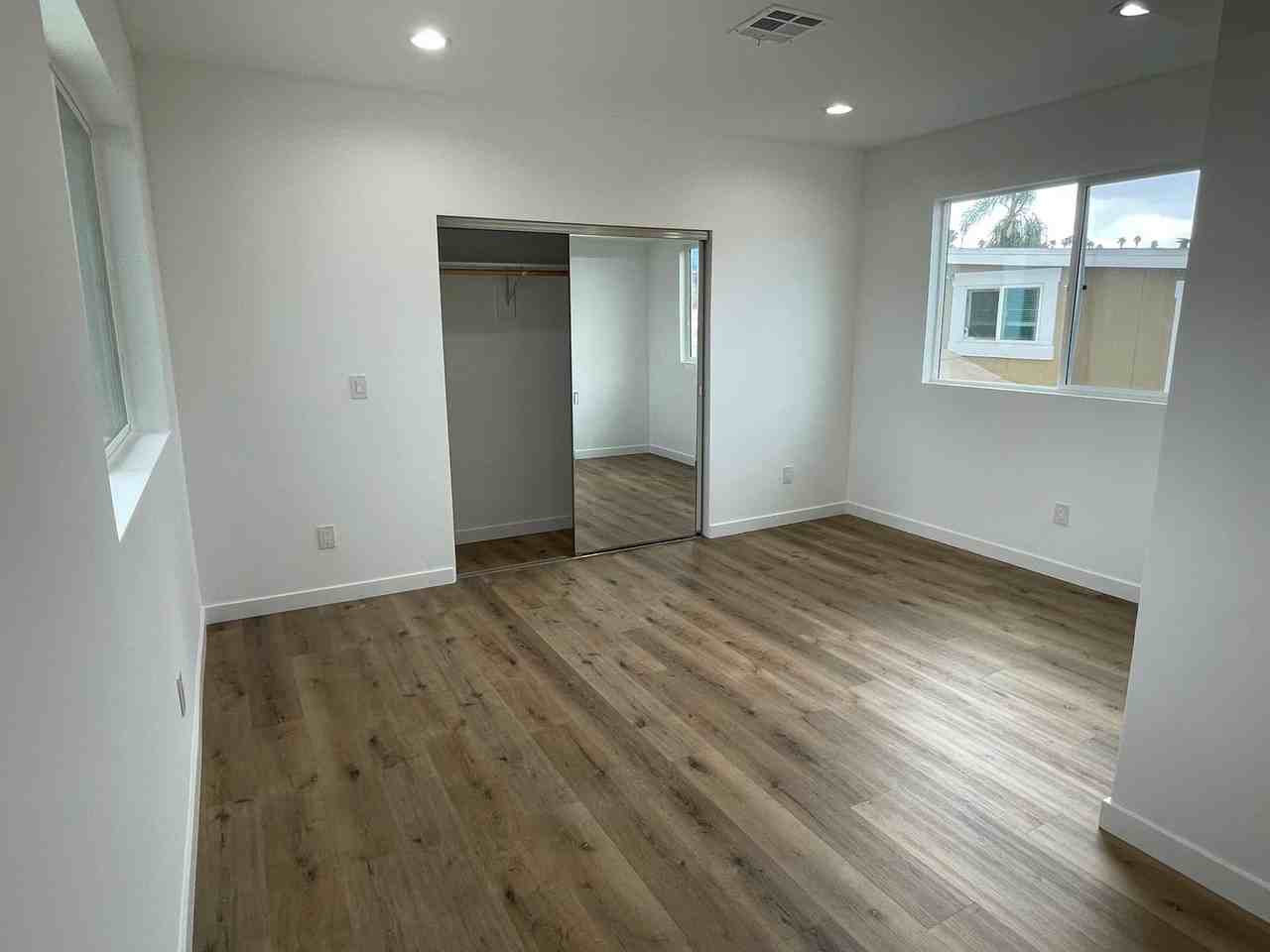 341 North Kenmore Avenue - Photo 7 of 27