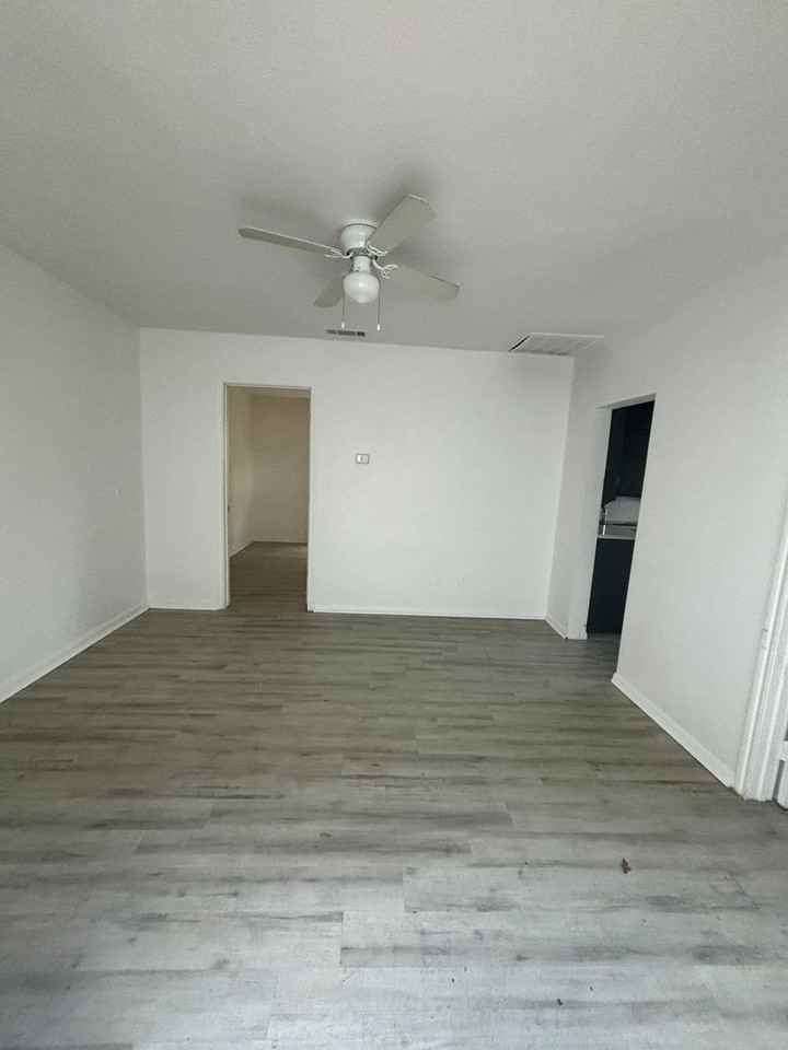 1723 Oak Knoll Dr #6 - Photo 4 of 15