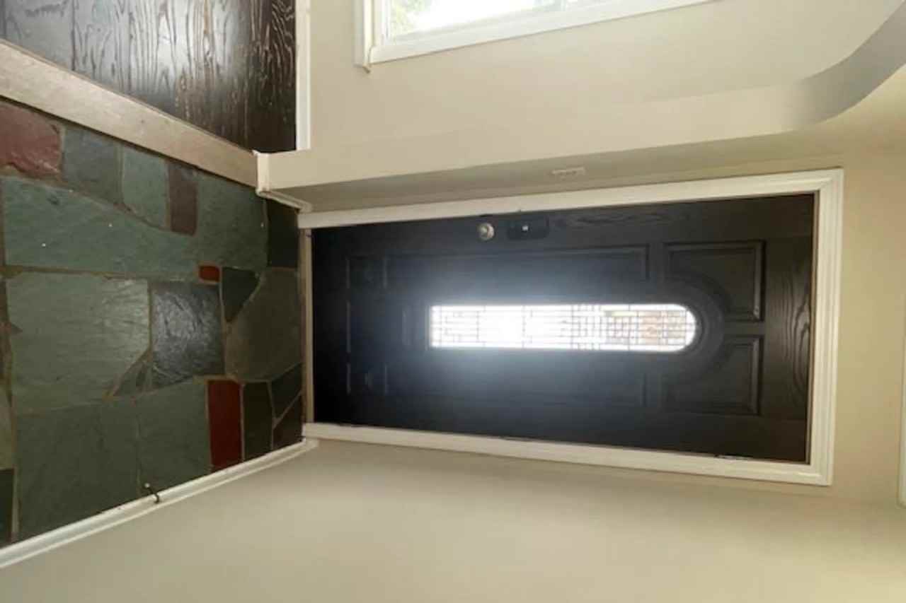 17579 Cambridge Blvd - Photo 2 of 23