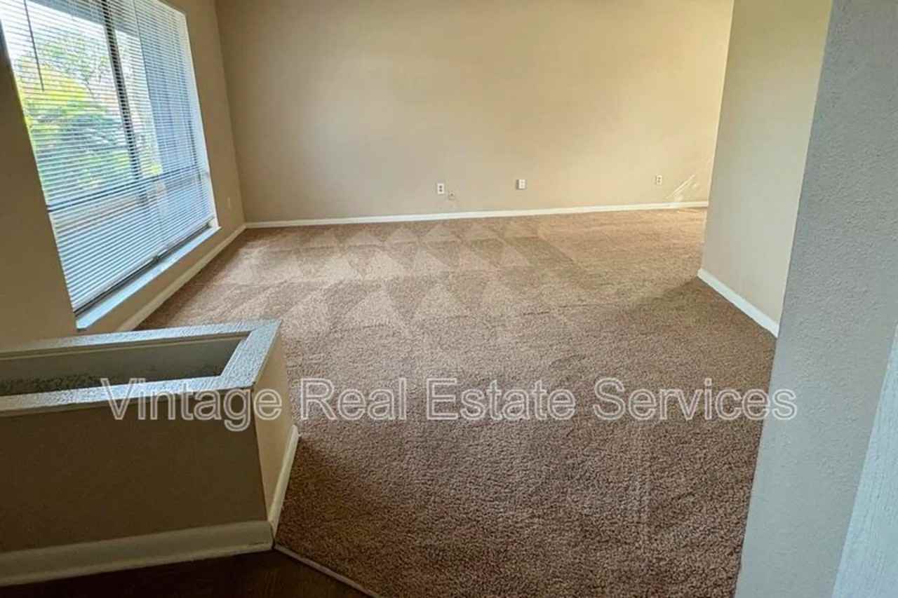 2307 Southern Lites Ave - Photo 2 of 20