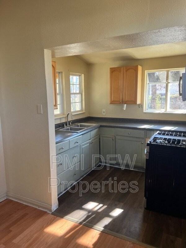 219 1/2 S Montreal Ave - Photo 3 of 11