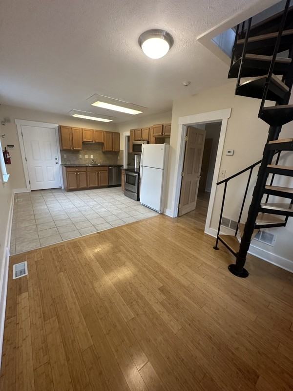 807 Literary Rd - Photo 2 of 12