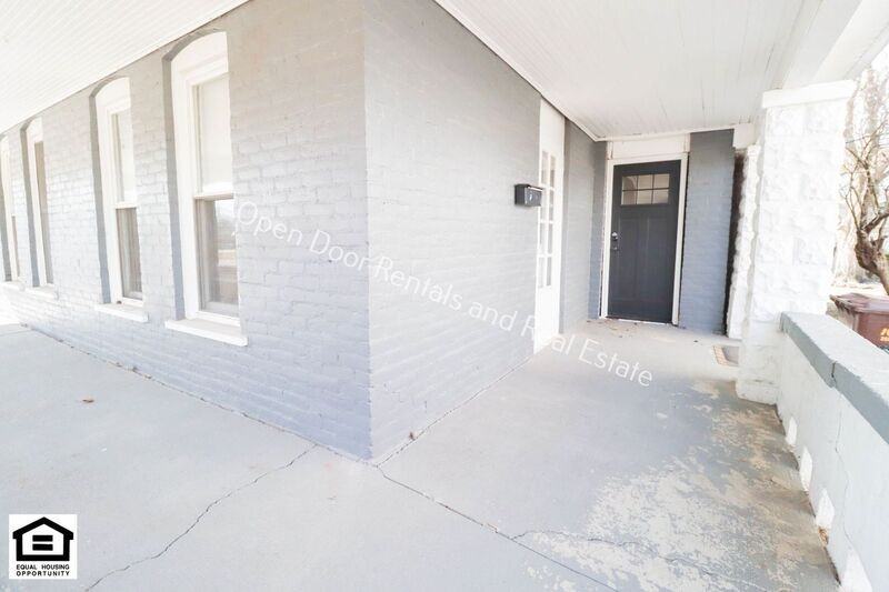 304 S Guilford St - Photo 2 of 17