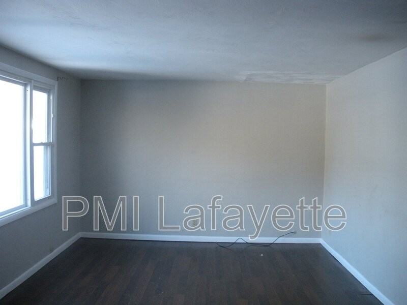 1878 Round A Bout Rd - Photo 2 of 10