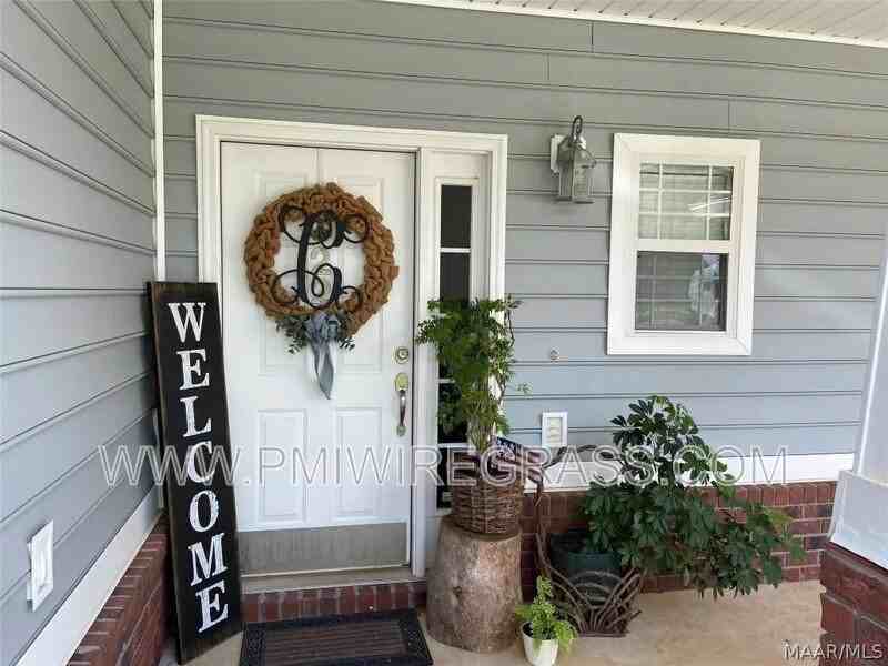 225 Charleston Dr - Photo 2 of 19