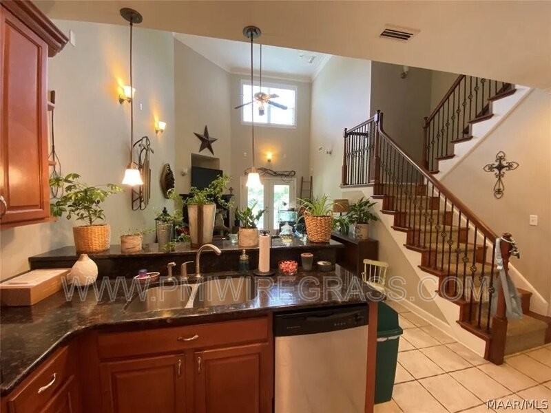 225 Charleston Dr - Photo 5 of 19