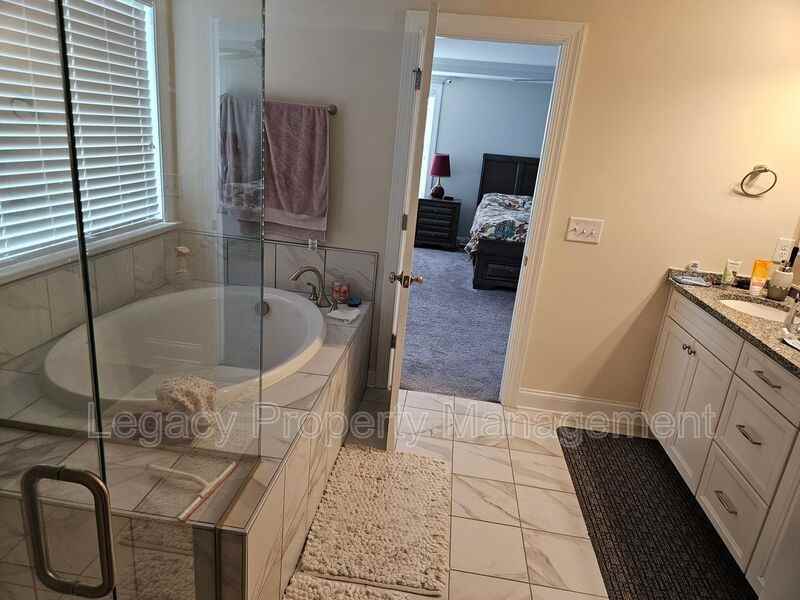 1009 Brockton Dr - Photo 7 of 35