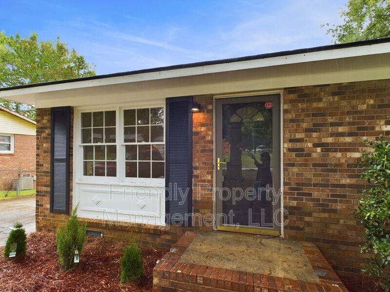 4136 Kingsland Cir - Photo 2 of 29