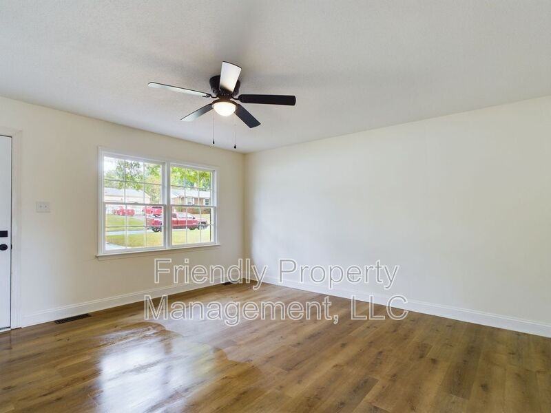 4136 Kingsland Cir - Photo 4 of 29
