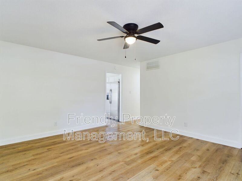 4136 Kingsland Cir - Photo 5 of 29