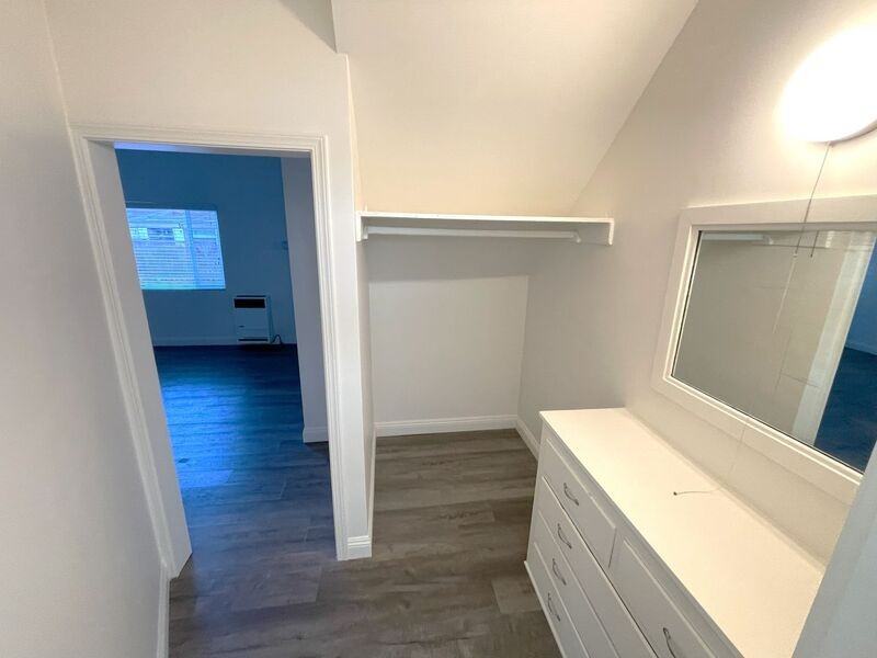 426 W 22nd St - Photo 7 of 8