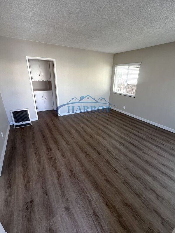 1025 W 25th St #1 - Photo 3 of 10