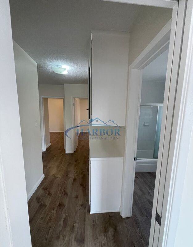 1158 W 22nd St #2 - Photo 4 of 14