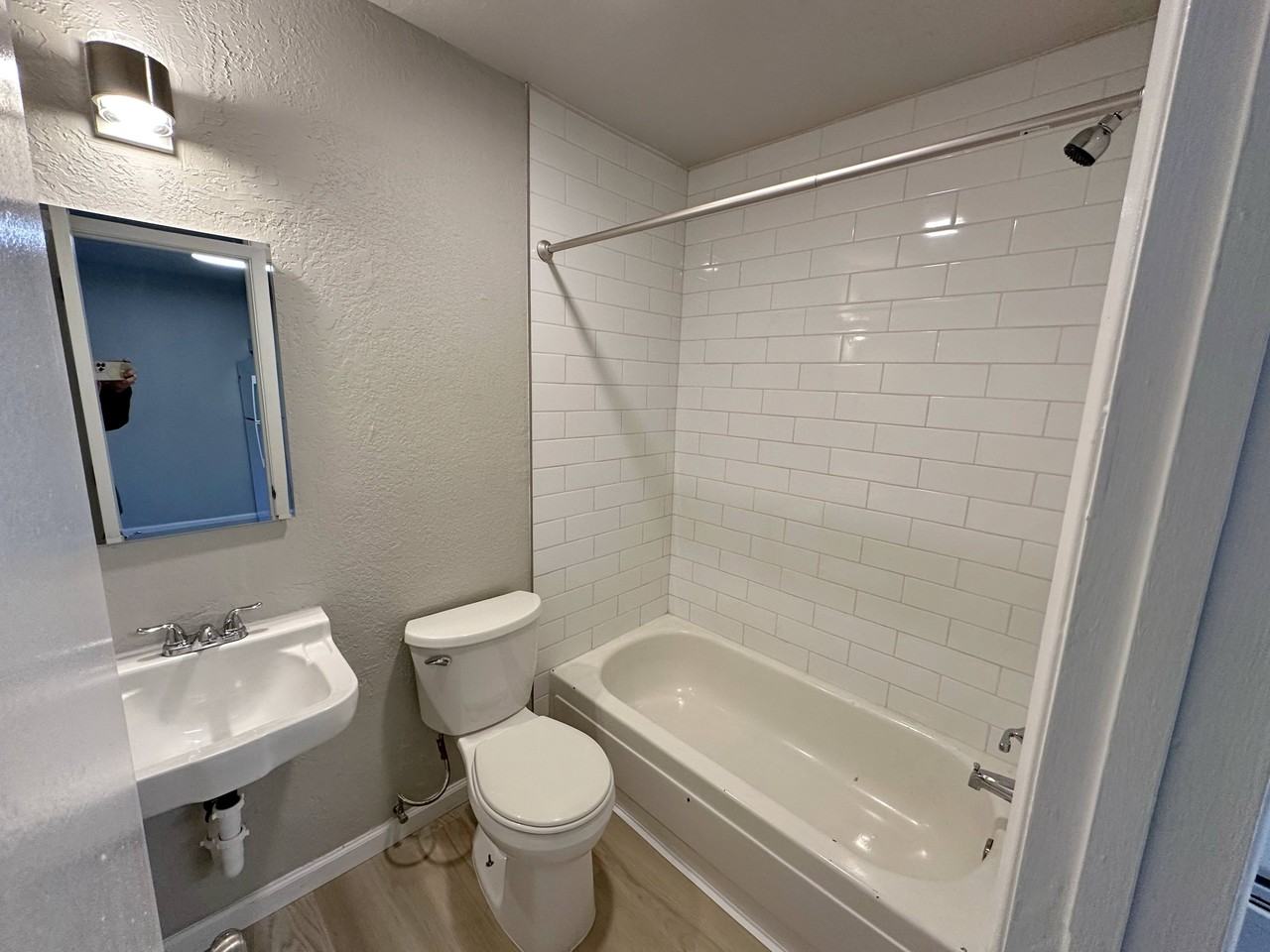 2104 Lead Ave Se - Photo 3 of 13