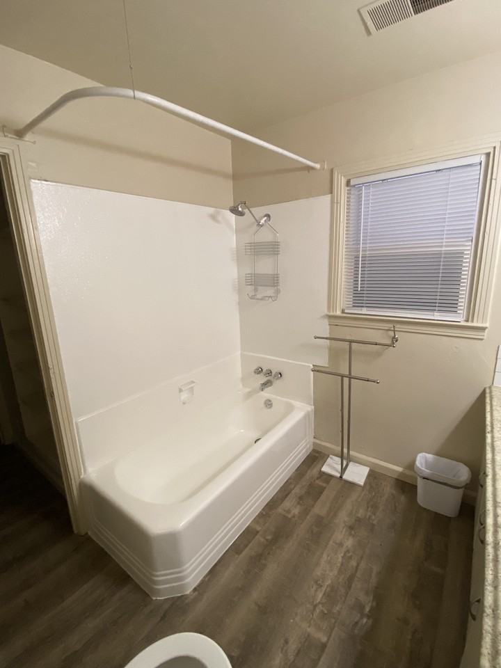 1222 D St - Photo 3 of 6