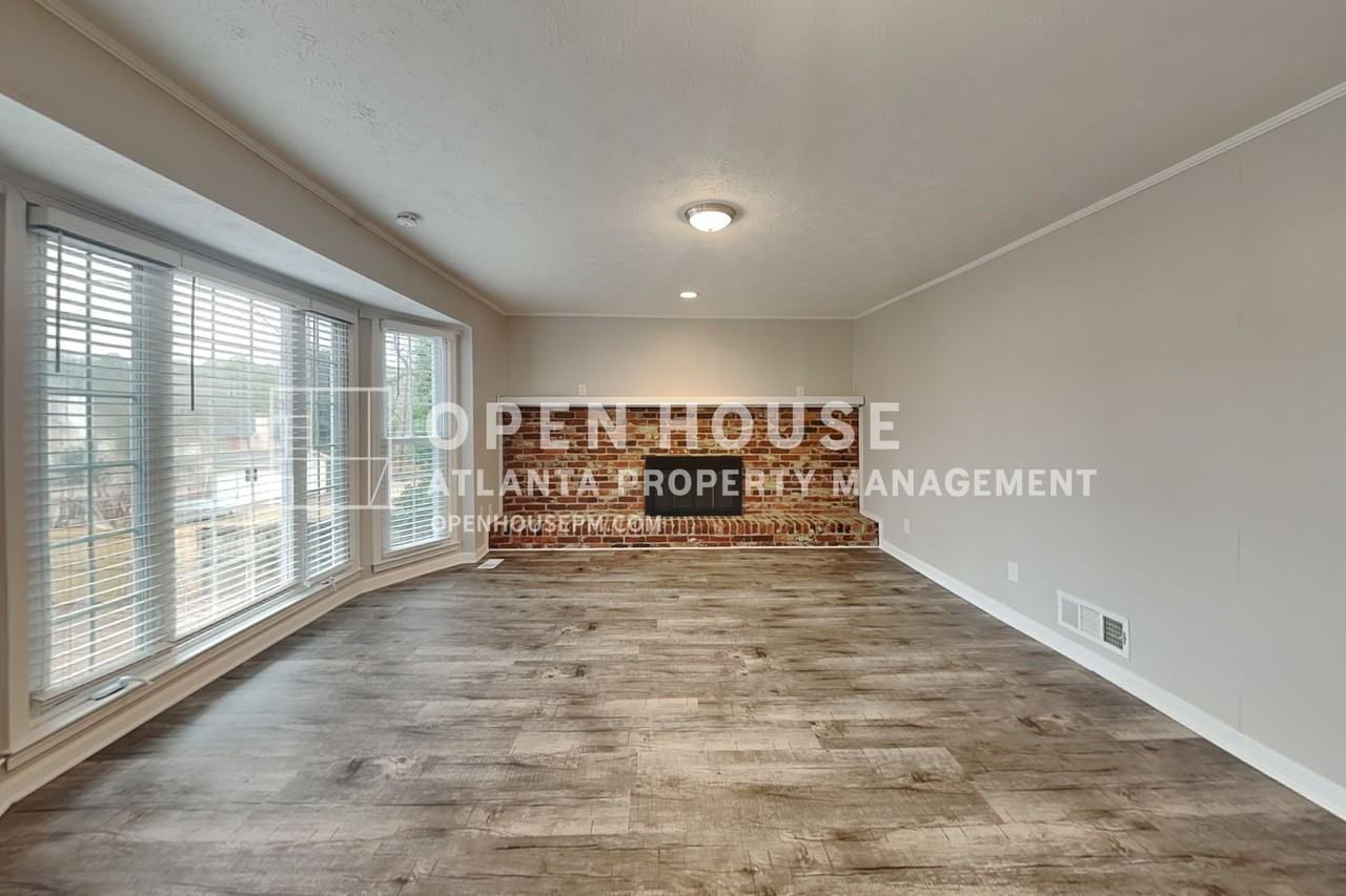3681 Bittercreek Way Sw - Photo 3 of 24