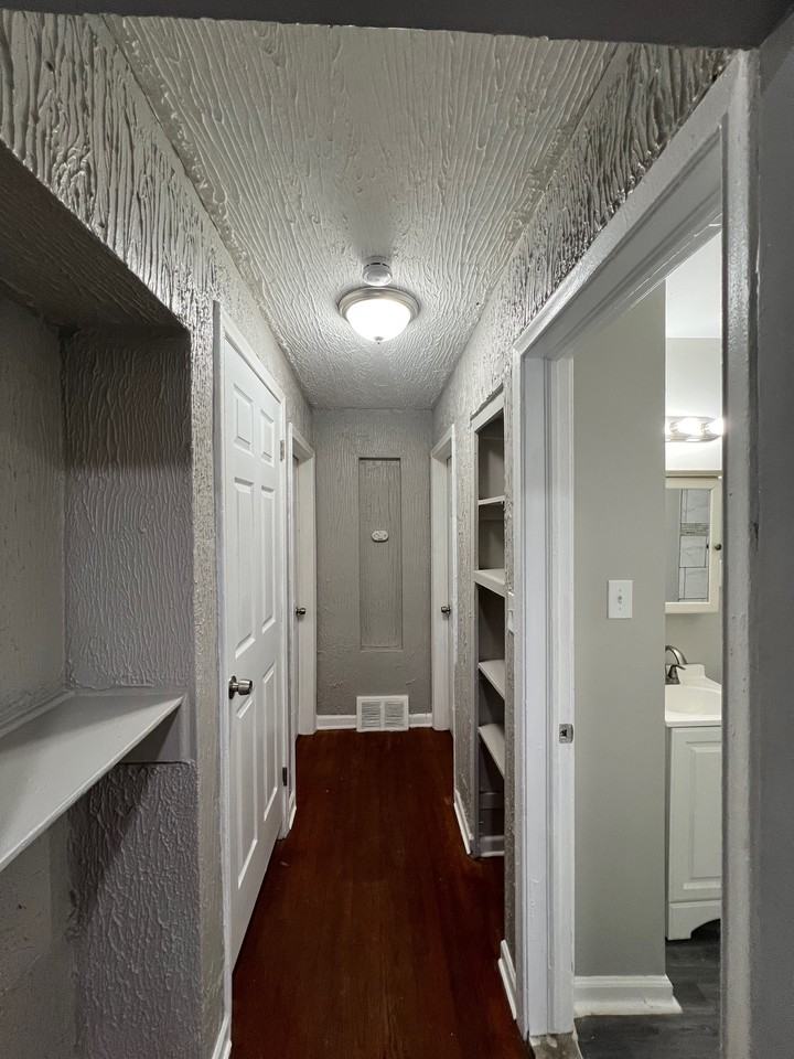 14903 Woodmont Ave - Photo 5 of 12