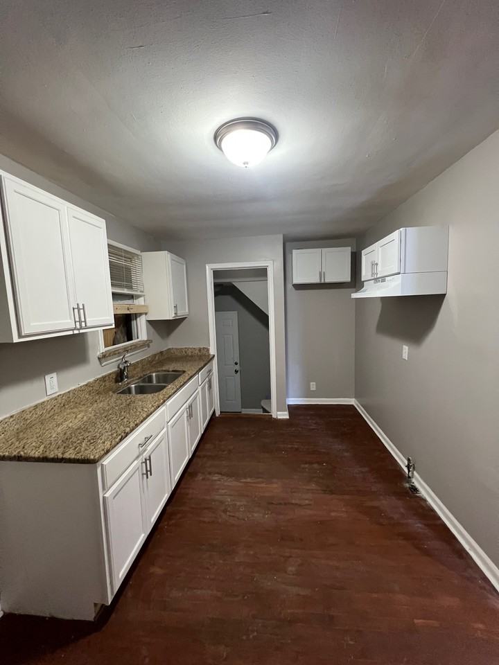 14903 Woodmont Ave - Photo 7 of 12