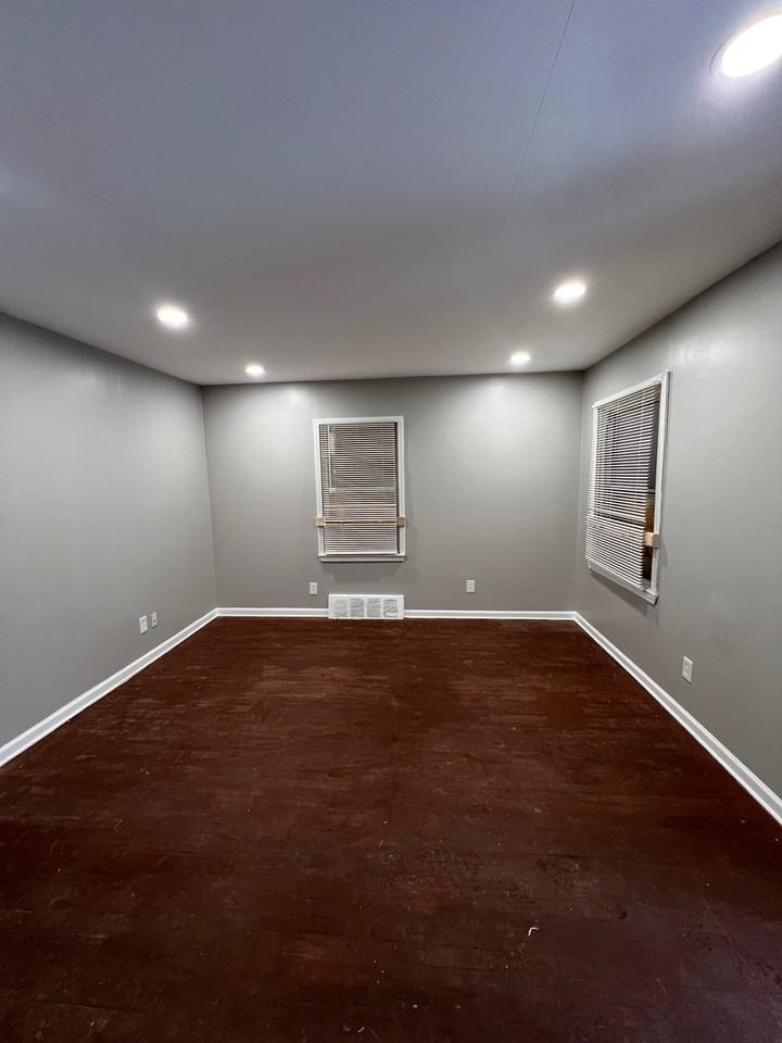 14903 Woodmont Ave - Photo 2 of 10