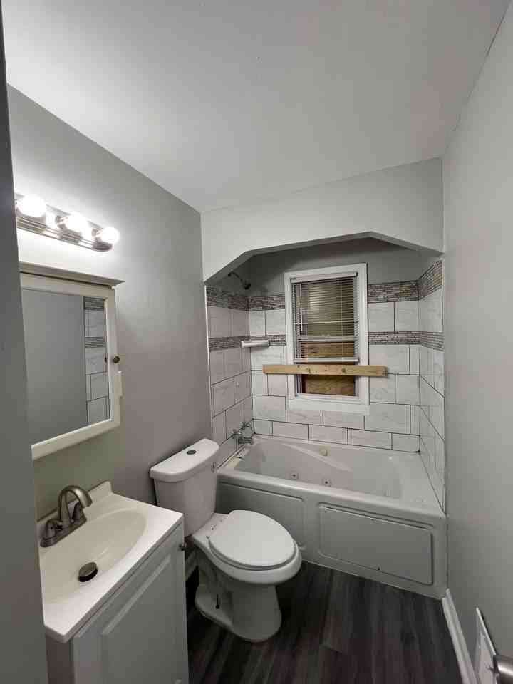 14903 Woodmont Ave - Photo 7 of 10