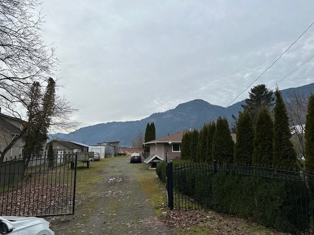 5111 Tolmie Rd - Photo 2 of 15