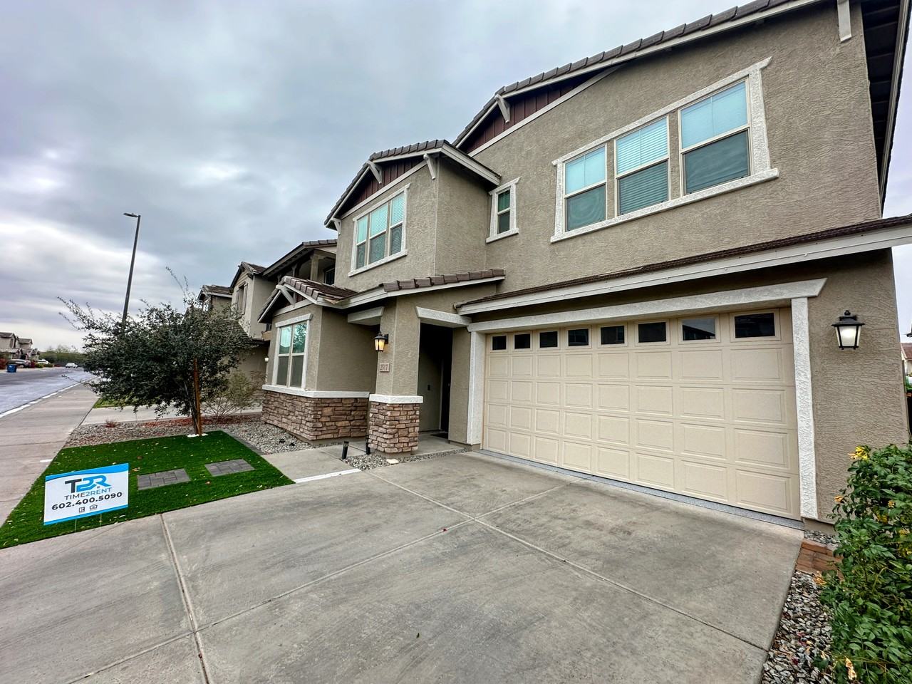 2517 E Pelican Dr - Photo 3 of 47